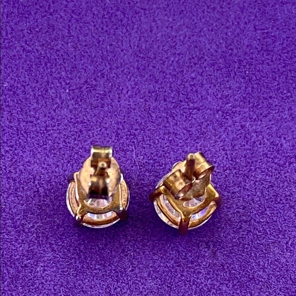 💛 Classic 925 Gold CZ Stud Earrings - Picture 3 of 7
